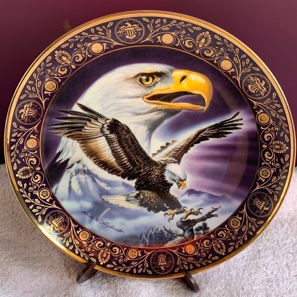 MAIESTIC FREEDOM by Ronald Van Ruyckevelt
The Franklin Mint